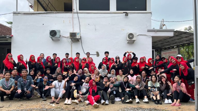 Senam pagi KKN Way Tataan