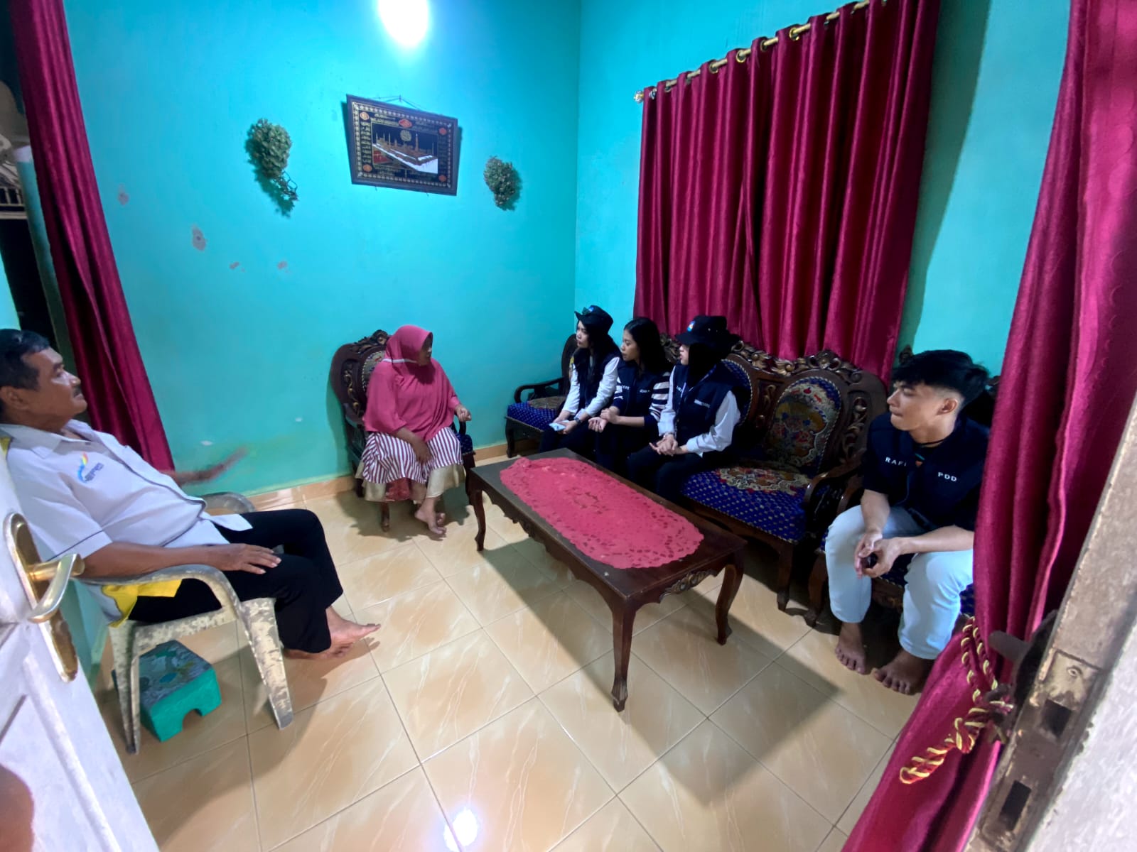 Berkunjung ke rumah ibu PKK di Desa Sinar Ogan