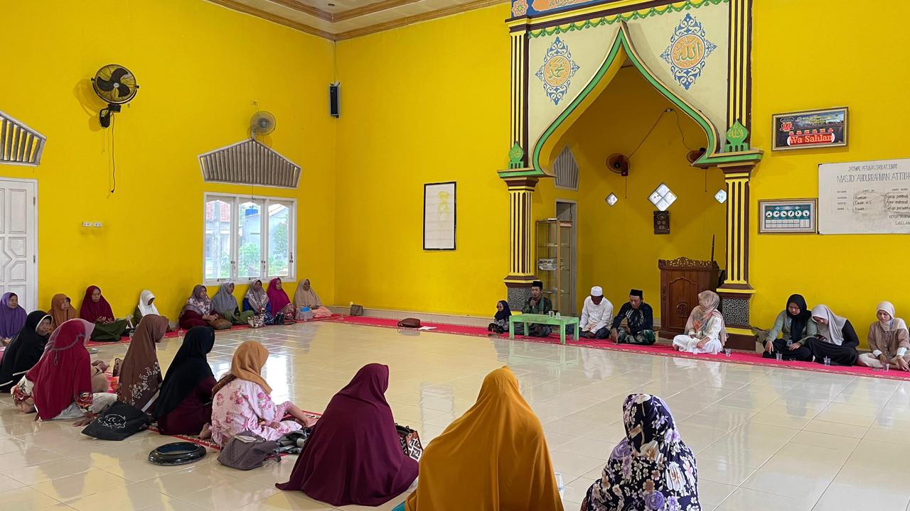 Kegiatan Kemasyarakatan Mahasiswa KKN: Ikut Serta Menyiapkan Pengajian Ibu-Ibu