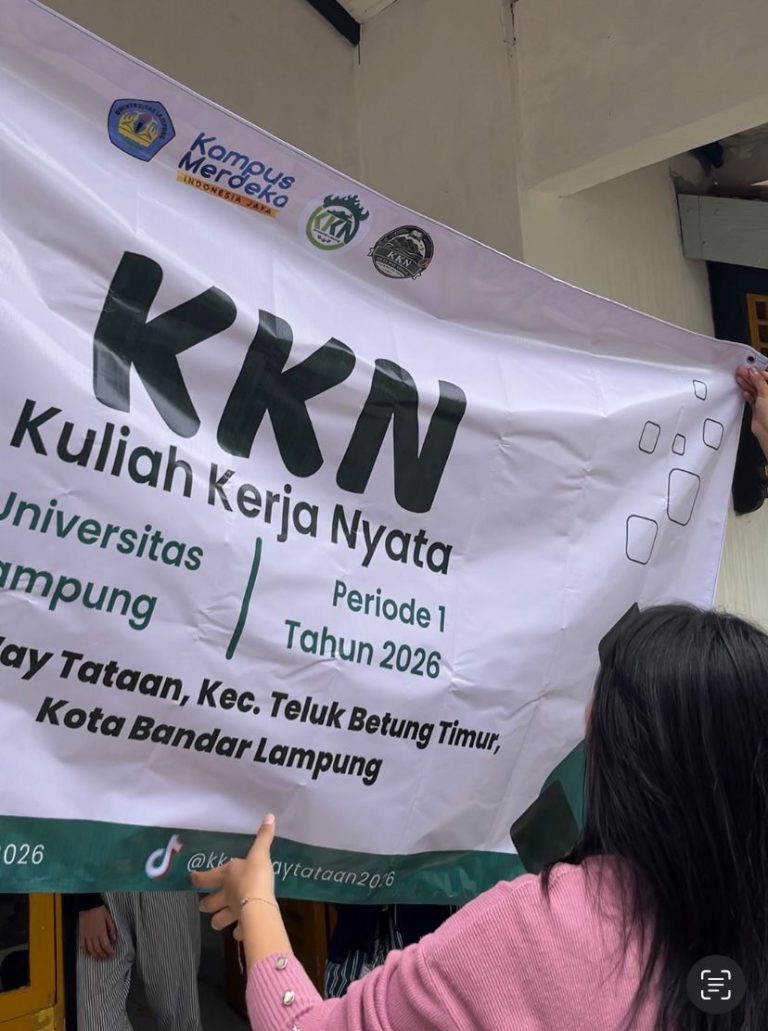 Pemasangan Banner KKN