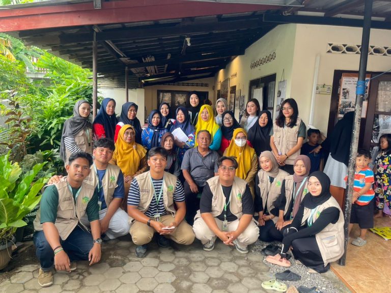 Foto Bersama Ibu Ibu Posyandu