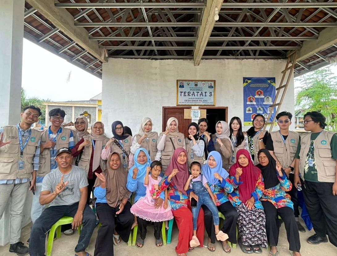 Dari Timbangan Balita hingga Tawa Ibu-Ibu: Kehangatan Posyandu di Desa Sinar Rejeki