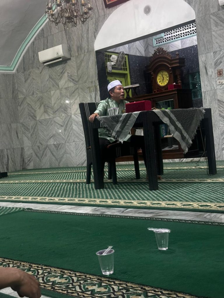 Pengajian Rutin Malam Kamis yang bertempat di Masjid Tawakkal Kelurahan Surabaya LK 3, Kec. Kedaton dengan keikutsertaan Mahasiswa Kuliah Kerja Nyata (KKN) Universitas Lampung
