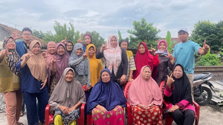 Mahasiswa KKN Unila Periode I 2026 Kel. Surabaya, Kec. Kedaton Berkunjung di Kegiatan Dasawisma sebagai Sarana Silaturahmi dan Diskusi Program Kerja Warga Kelurahan Surabaya Lingkungan 3