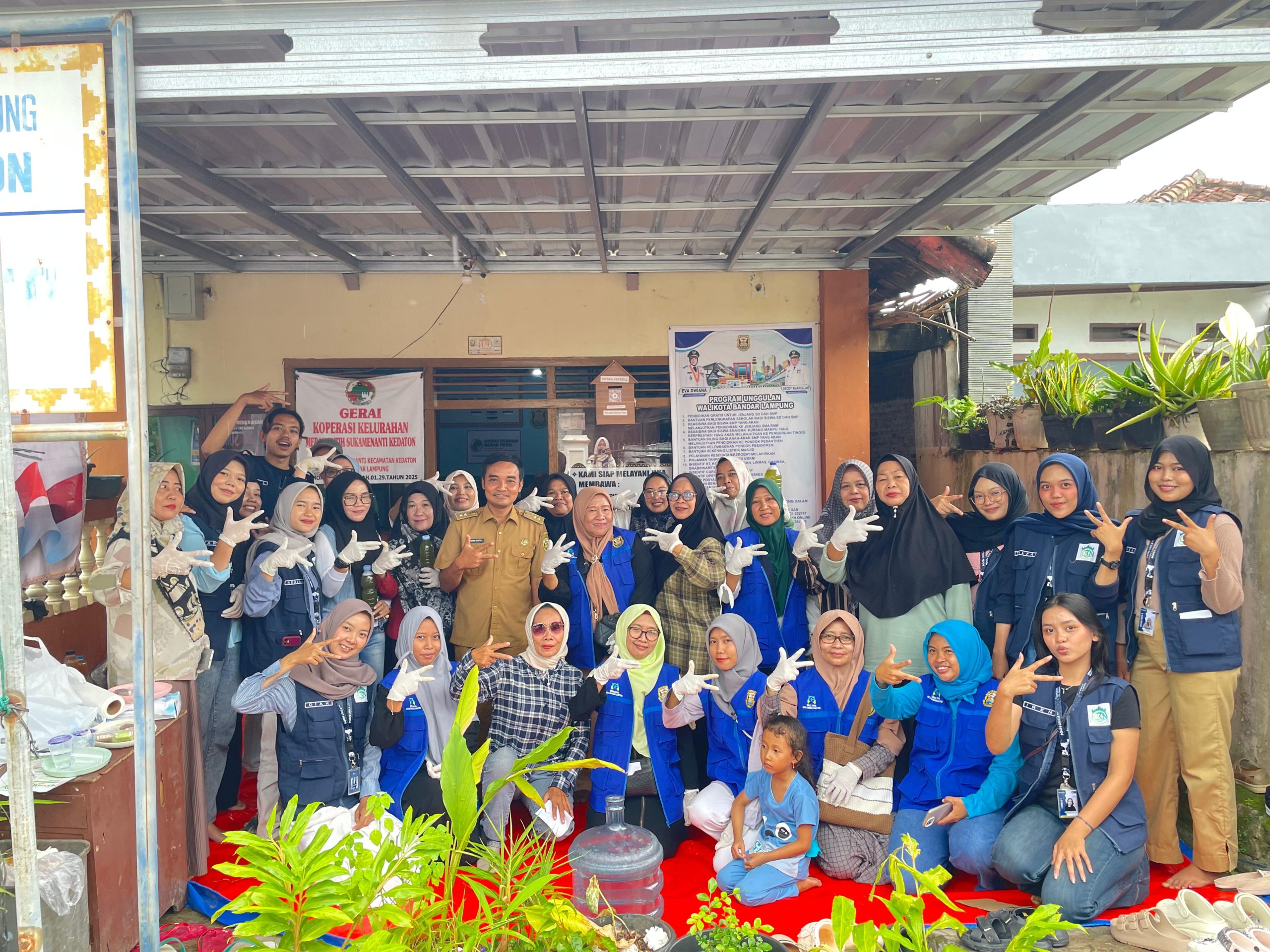 sosialisasi pembuatan karbol dan pestisida alami