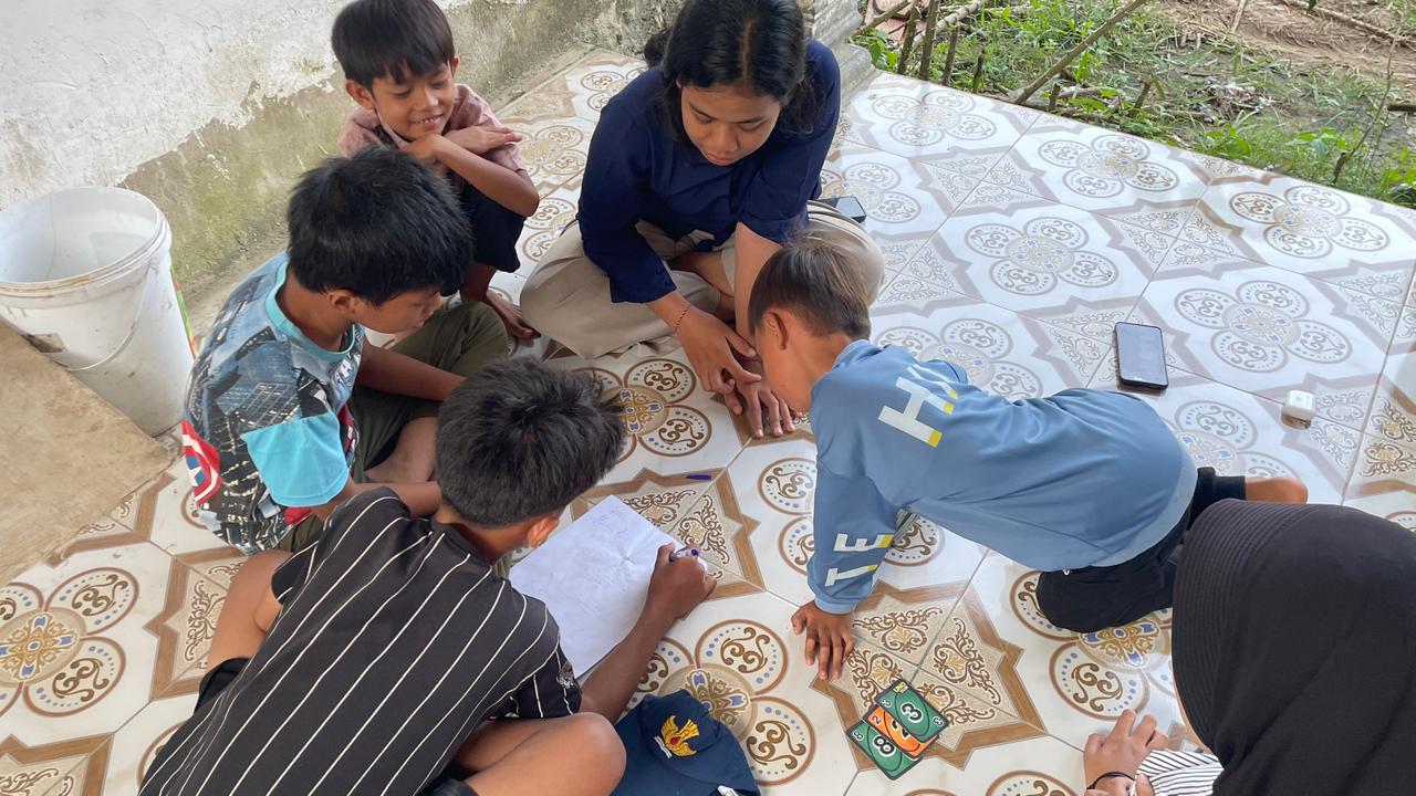 Menciptakan Ruang Belajar yang Hangat dan Menyenangkan: Mahasiswa KKN Hadirkan Suasana Edukatif dan Penuh Keceriaan di Posko