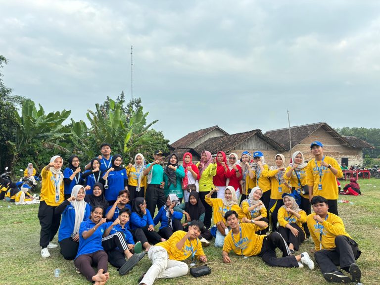 Mahasiswa KKN Universitas Lampung Berpartisipasi dalam Senam GERMAS Bersama Masyarakat Pekon Tunggul Pawenang