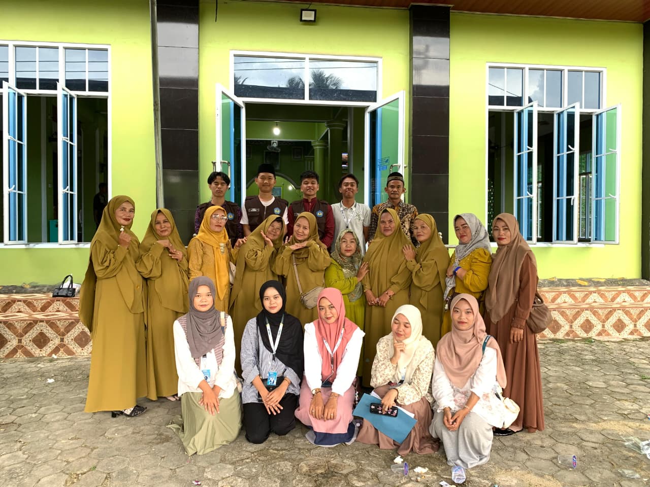 cb986108-9c79-4aba-9e1b-d6e7ee63632a