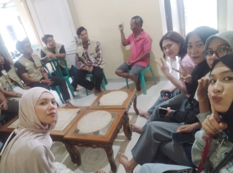 day 11- Berkunjung ke RT