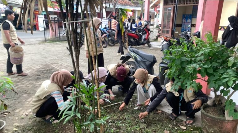 day 4- bebersih lurah