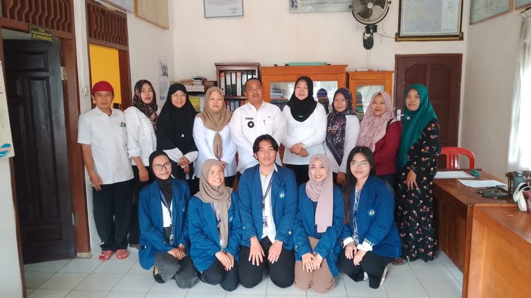 Mahasiswa KKN Beringin Jaya Laksanakan Piket Pelayanan di Kantor Kelurahan