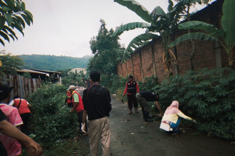 foto bersih-bersih desa ketapang 2