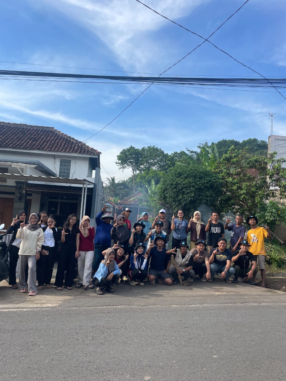 gotong royong rt 1 bakung