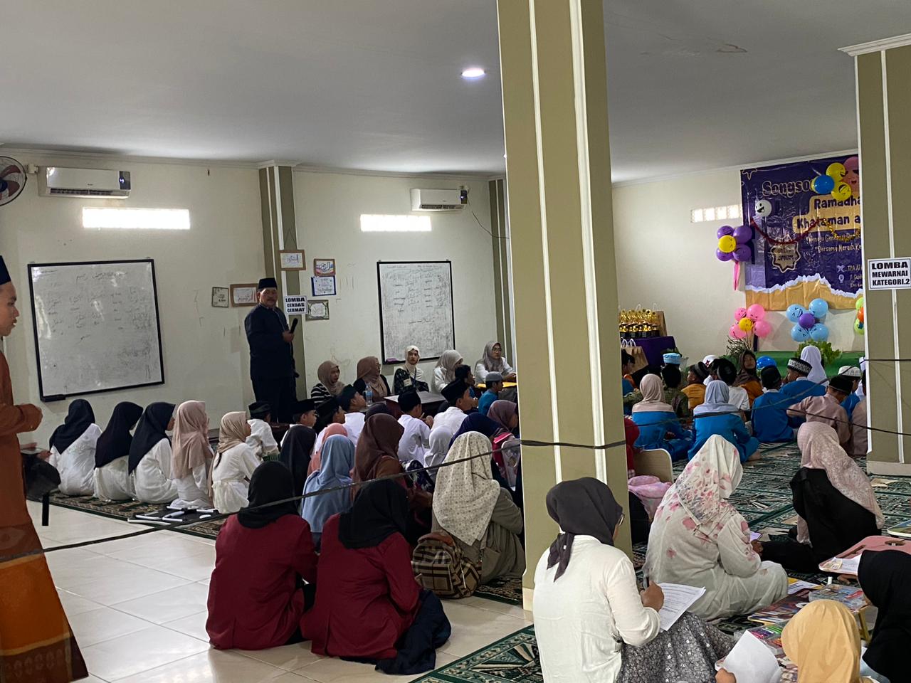 Mahasiswa KKN Unila dan Pengurus Masjid Al-Karomah Gelar Lomba Keagamaan di Kelurahan Tanjung Agung Raya