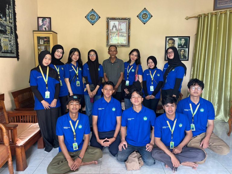 kunjungan dan silaturahmi ke rumah kepala lingkungan 1