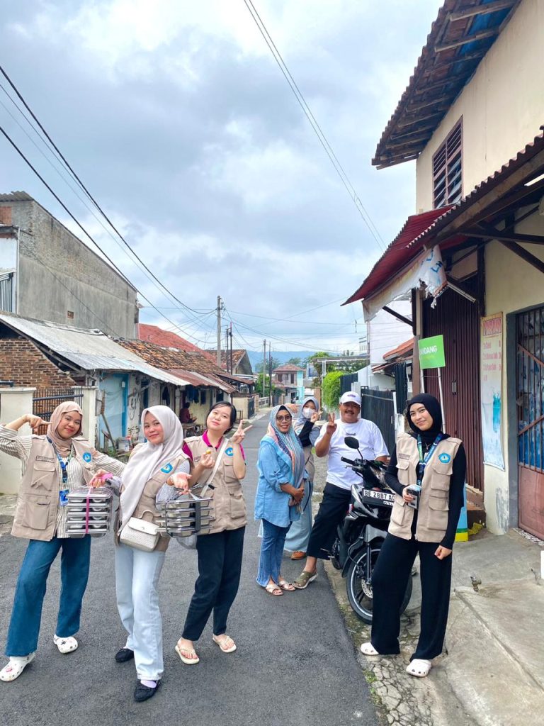 Sinergi Mahasiswa KKN Unila dan Kader MBG dalam Penyaluran Program Makan Bergizi Gratis di Tanjung Agung Raya