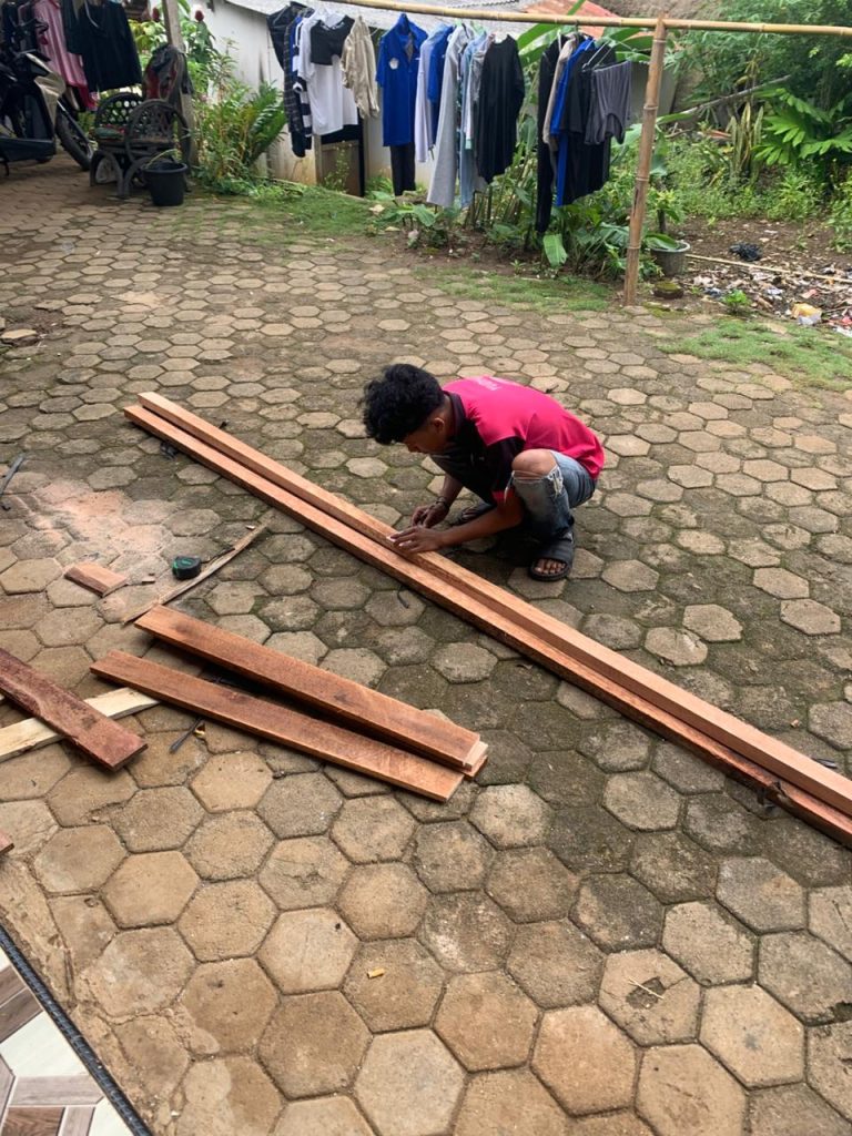 membuat plang mitigasi bencana