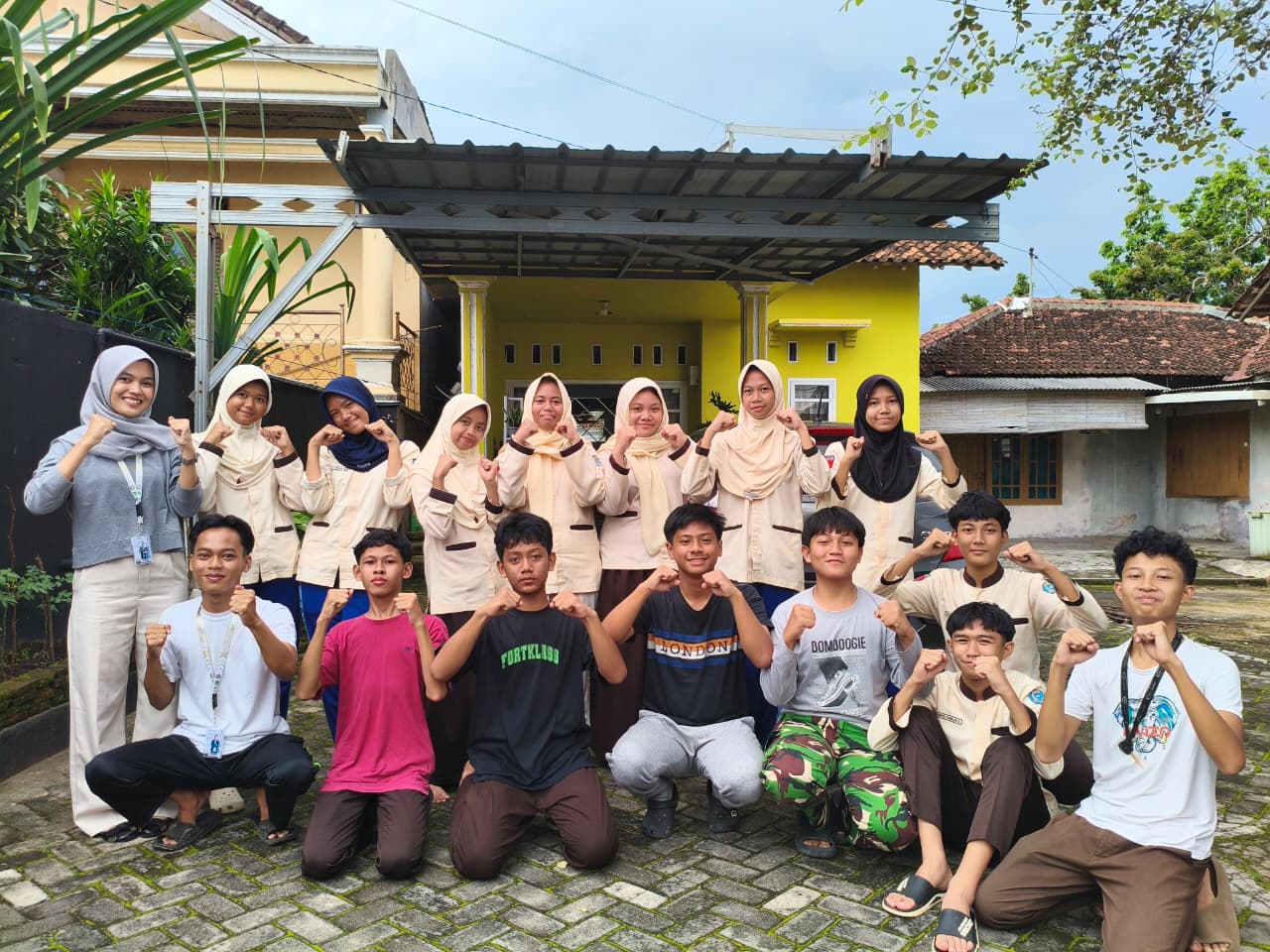 sosialisasi kecil kecilan bersama anak anak desa sumber rejo sejahtera