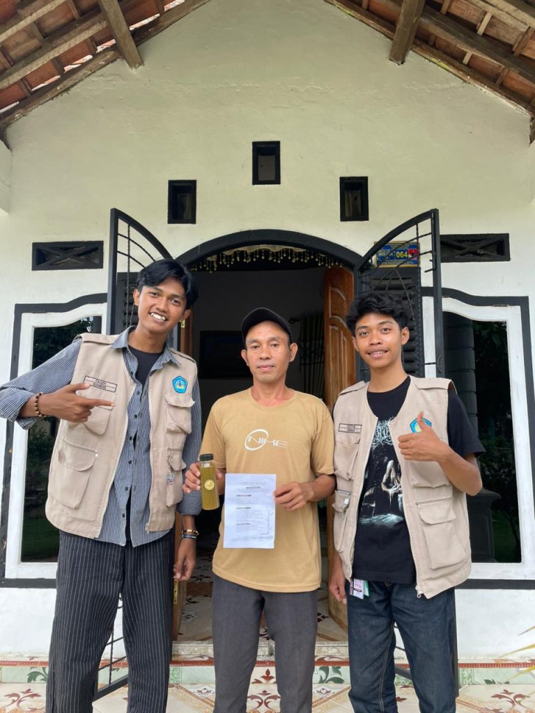 Penyerahan Pestisida ke Kadus