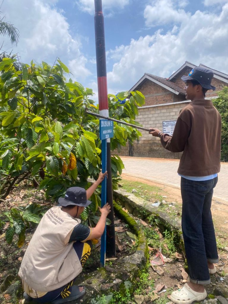 Pemasangan Plang di Dusun 4 dan 6