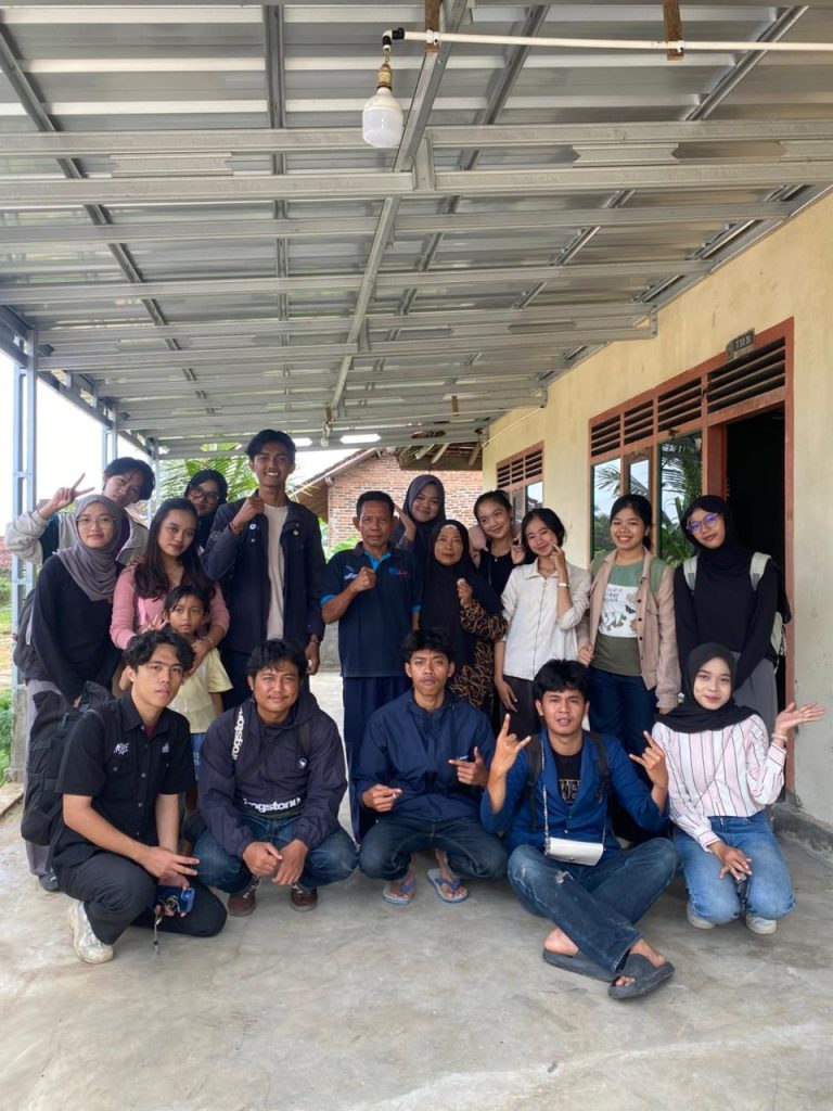 Pamitan dengan Kepala Desa