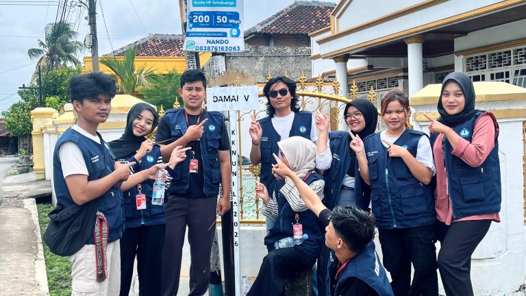 Foto Kelompok KKN Tanjung Senang 2 Rampungkan Program Perbaikan Plang Jalan