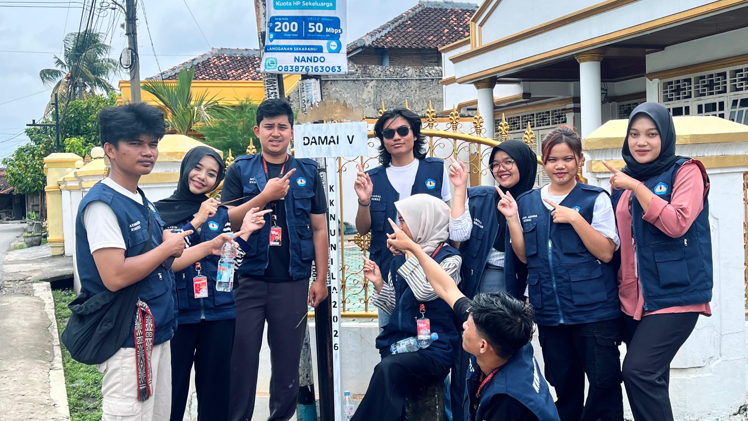 Foto Kelompok KKN Tanjung Senang 2 Rampungkan Program Perbaikan Plang Jalan