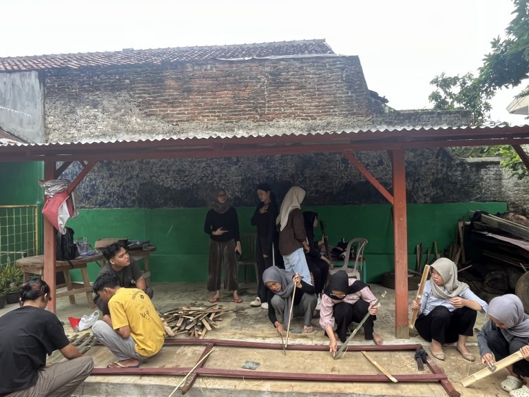 Pembuatan pojok baca