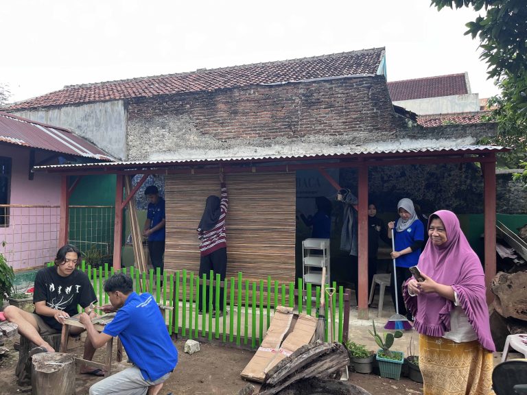 Day 3 pembuatan taman baca