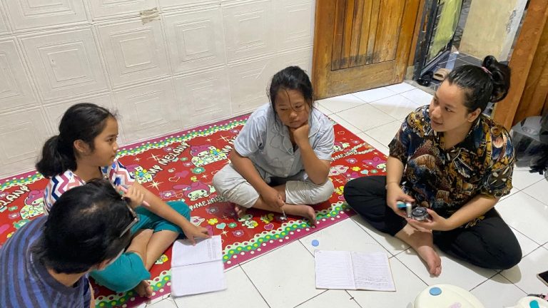 Membantu Mengerjakan Tugas