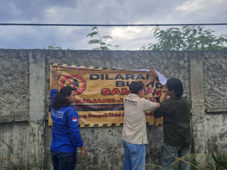 pemasangan banner