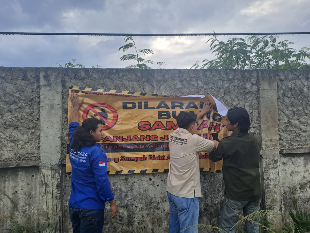 pemasangan banner