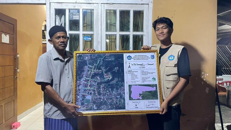 DAY 29 Last Project: Penyerahan Peta Rekomendasi Jaringan Selokan Dusun 1A Desa Karang Anyar