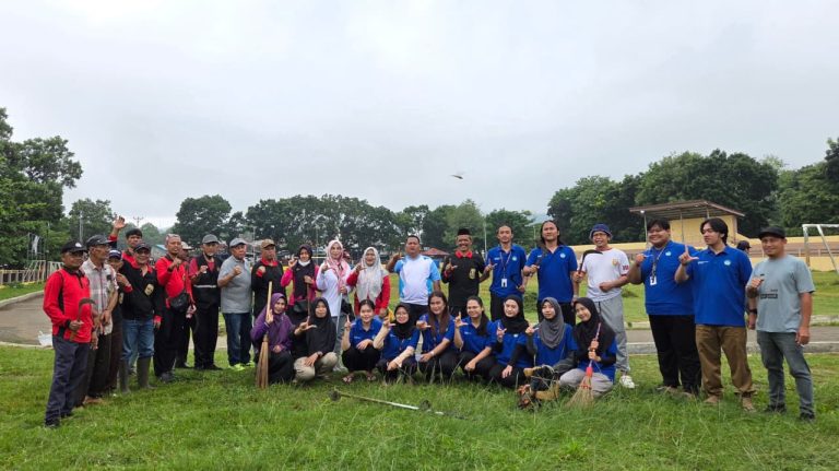 Kegiatan Gotong Royong Jum’at Bersih Bersama Jajaran Pamong dan Linmas Kecamatan Kemiling