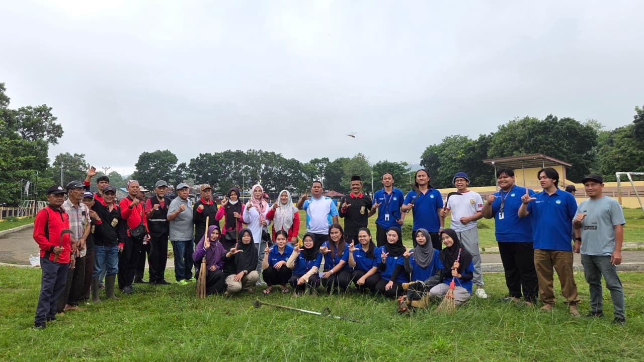 Kegiatan Gotong Royong Jum’at Bersih Bersama Jajaran Pamong dan Linmas Kecamatan Kemiling