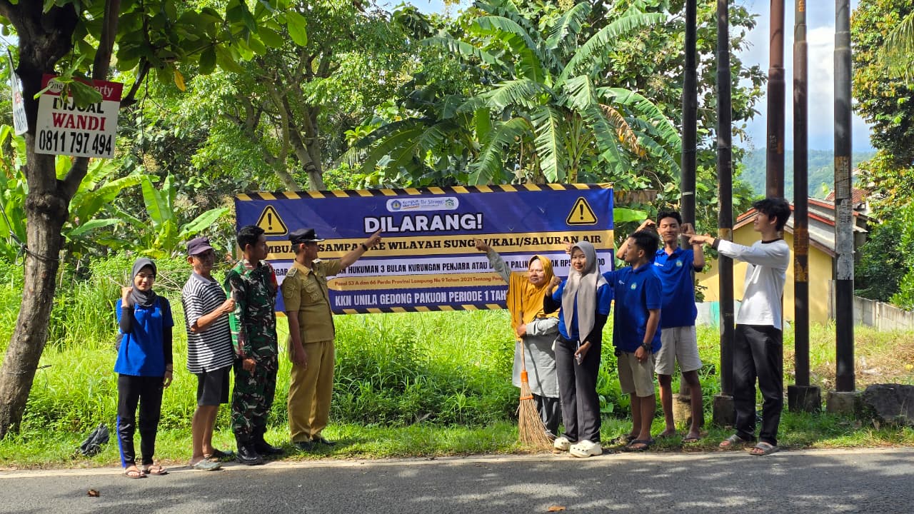 pemasangan banner sampah