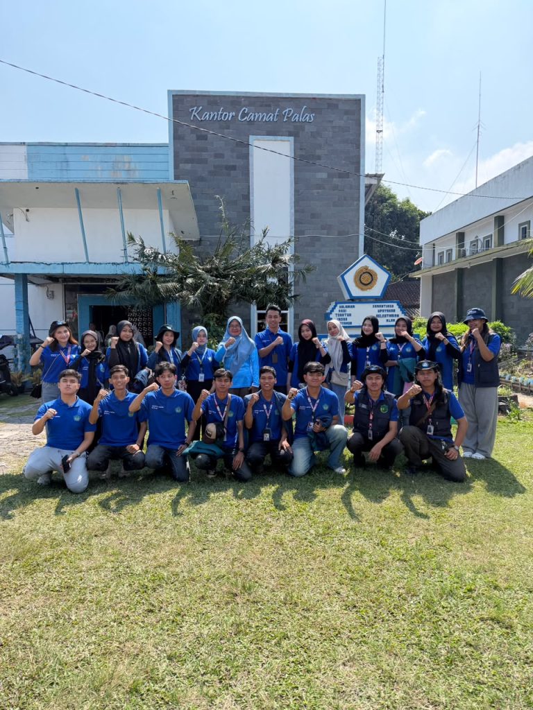 Foto Bersama Ibu Camat Palas