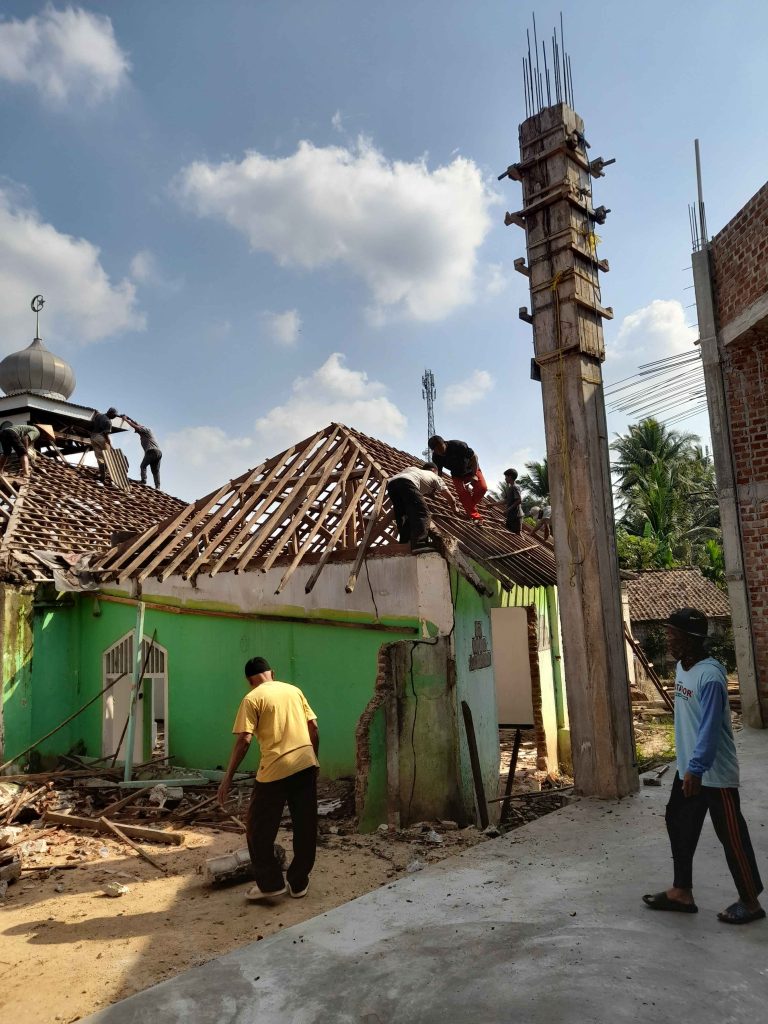 Gootong Royong Pembangunan Masjid Desa Suban