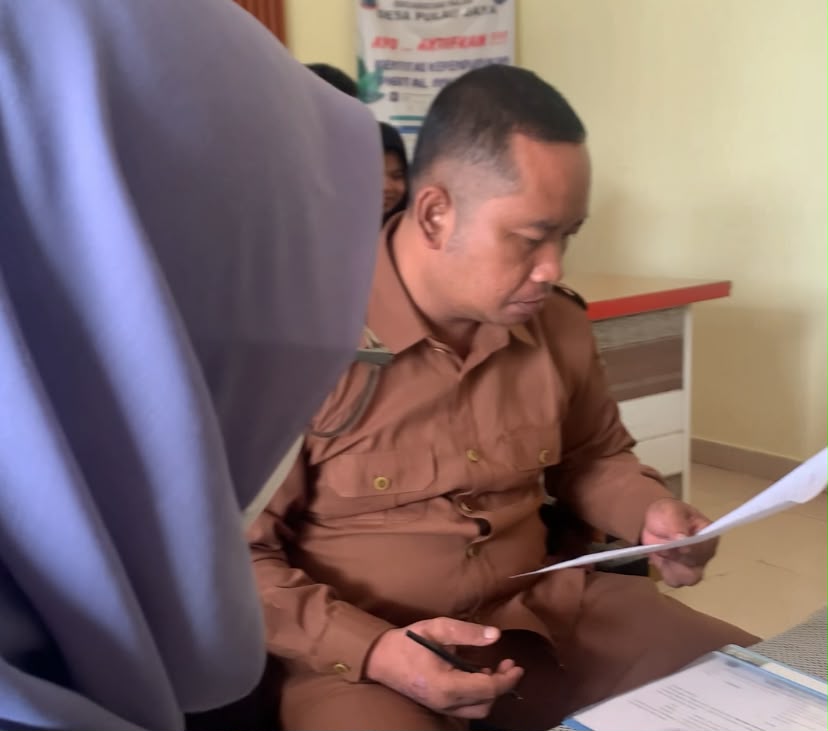 Diskusi mengenai Lokakarya bersama Aparat Desa