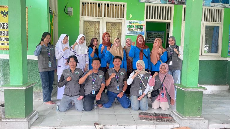 foto bersama ibu kader posyandu