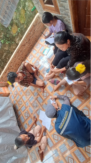 Mahasiswa KKN Kolaborasi Universitas Lampung & Universitas Bengkulu Gelar Program Les untuk Mendampingi Anak-Anak Desa Munca dalam Mendukung Kegiatan Belajar