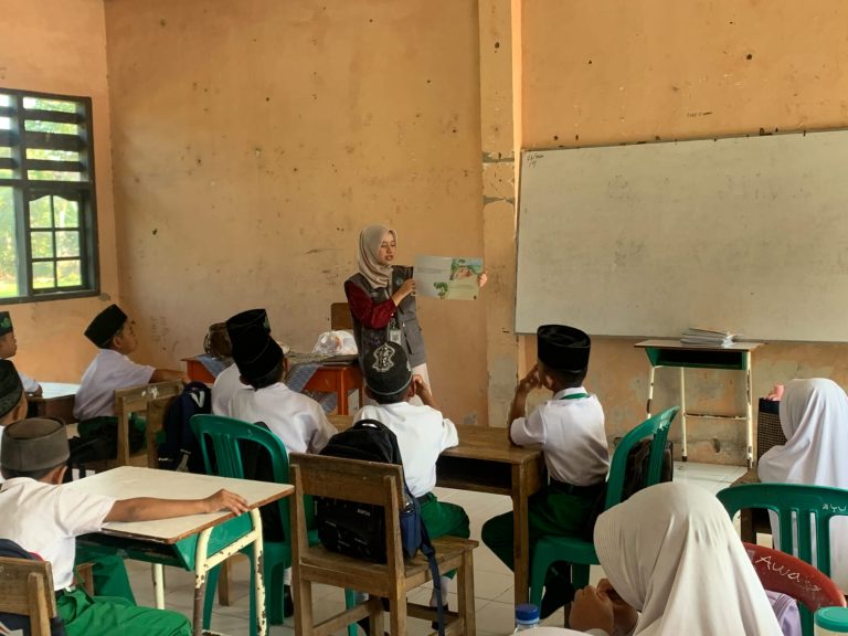 Membaca Nyaring di MI GUPPI 13 Desa Pulau Jaya