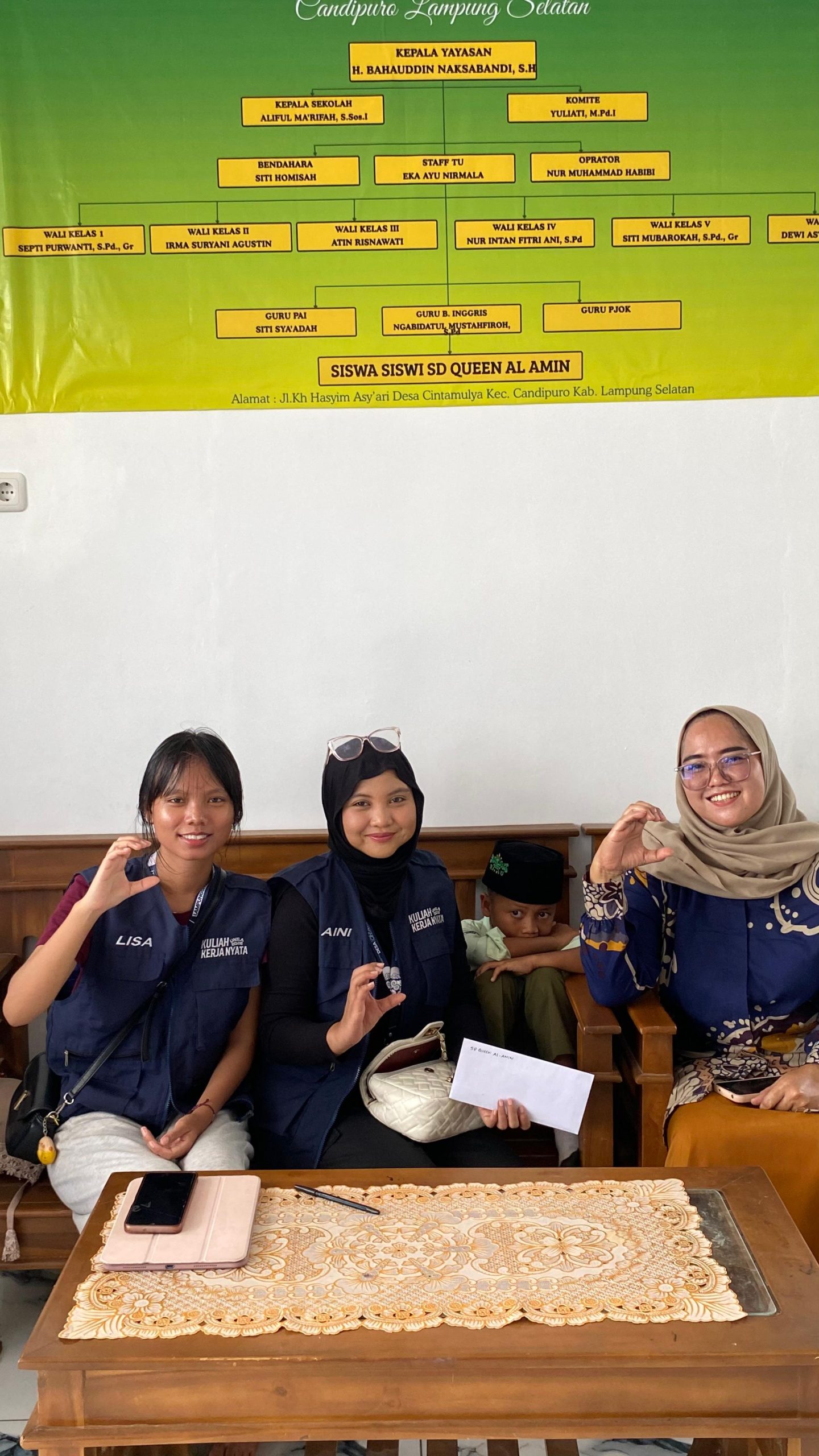 Mahasiswa KKN Tematik Literasi melakukan sosialisasi Lomba Literasi Anak kepada siswa di salah satu sekolah Desa Cintamulya.